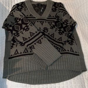 NWT- “ALI & ANDI HI/LO AZTEC PRINT SWEATER SZ XL